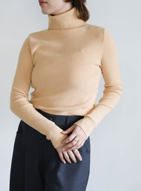 タートルネックソフトタッチリブニット