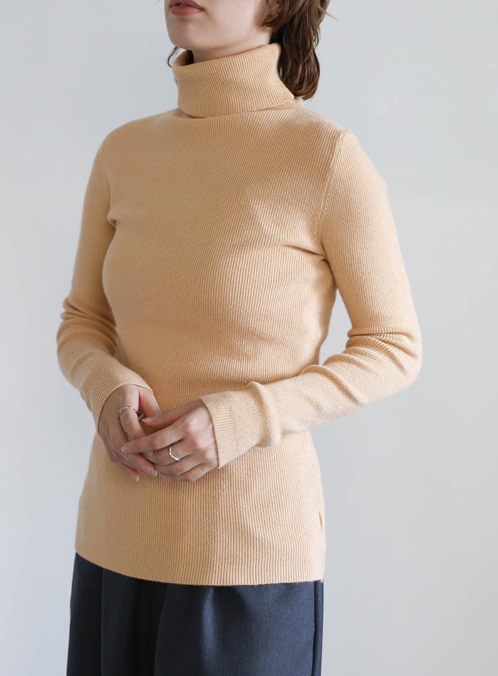タートルネックソフトタッチリブニット