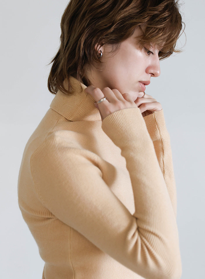 タートルネックソフトタッチリブニット