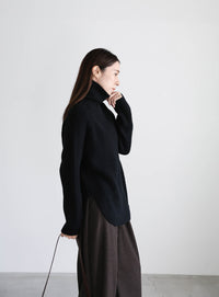 タートルネックラウンドリブニット