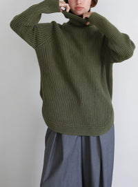 タートルネックラウンドリブニット