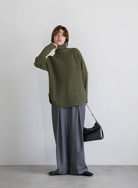 タートルネックラウンドリブニット