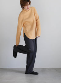 タートルネックラウンドリブニット