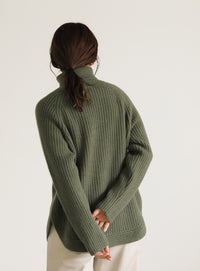 タートルネックラウンドリブニット【SALE】