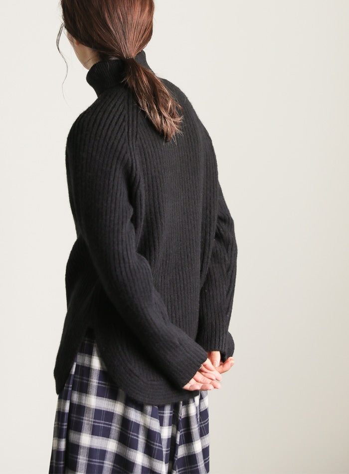 タートルネックラウンドリブニット【SALE】