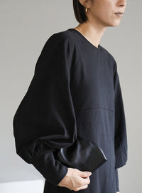 ボリュームスリーブカーブラインカットワンピース