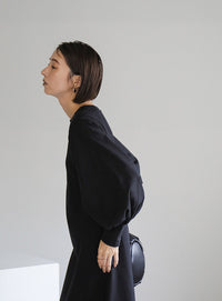 ボリュームスリーブカーブラインカットワンピース