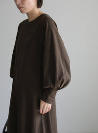 ボリュームスリーブカーブラインカットワンピース