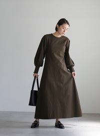 ボリュームスリーブカーブラインカットワンピース