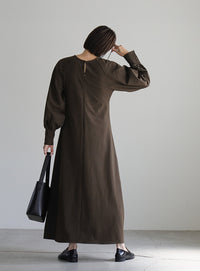 ボリュームスリーブカーブラインカットワンピース