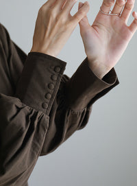 ボリュームスリーブカーブラインカットワンピース