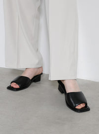 スクエアパテッドサンダル