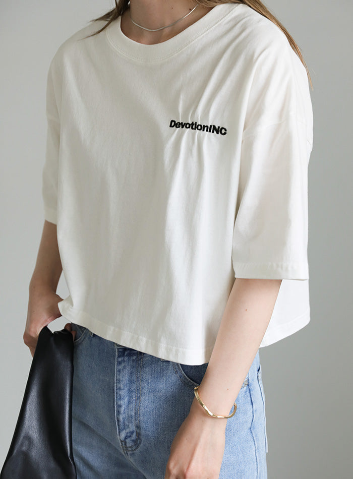 タック刺繍ロゴTシャツ【SALE】
