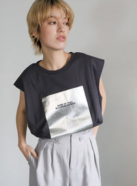 箔プリントノースリーブTシャツ