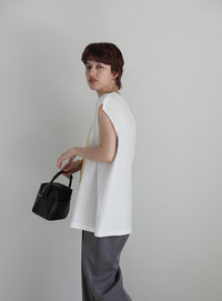 箔プリントノースリーブTシャツ