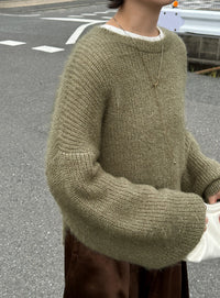 クルーネックシャイニーニット