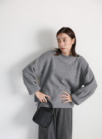 ショルダーボタンサイドスリットニット