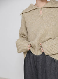 ビッグカラーキーネックニット