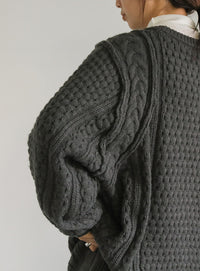 ドルマンケーブルオーバーニット