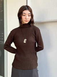 ランダムリブタートルニット