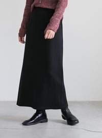 バックスリットストレッチナロースカート