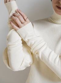 パフスリーブタートルネックニット