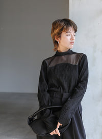 ハイネックシアーウェーブトップス