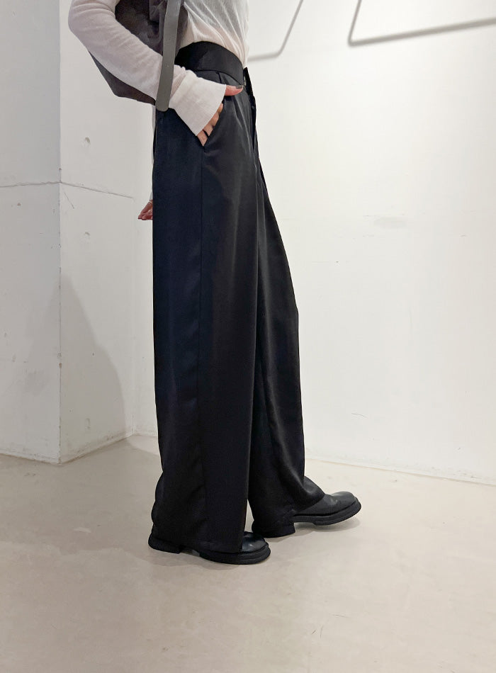 サテンディープタックワイドパンツ