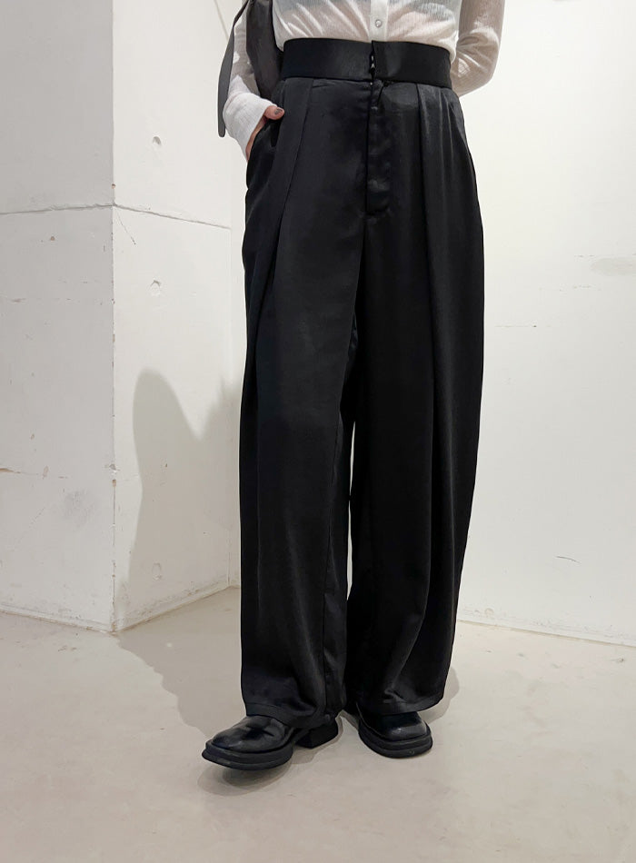 サテンディープタックワイドパンツ