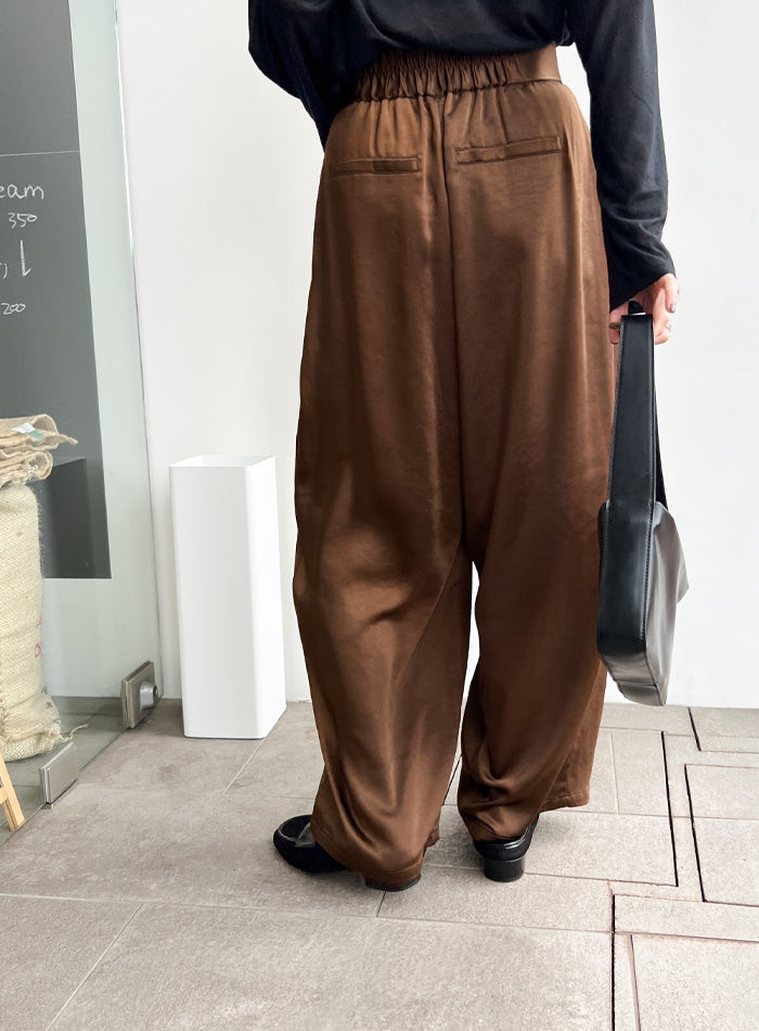 サテンディープタックワイドパンツ