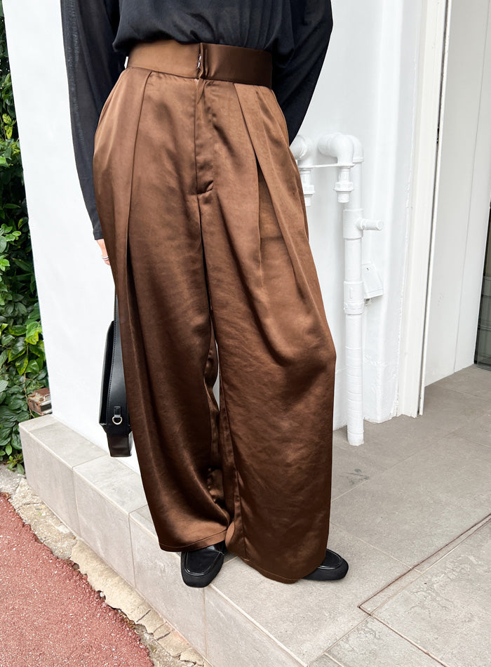 サテンディープタックワイドパンツ