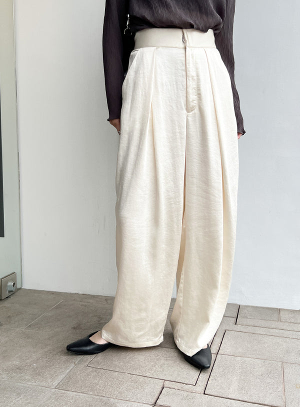 サテンディープタックワイドパンツ