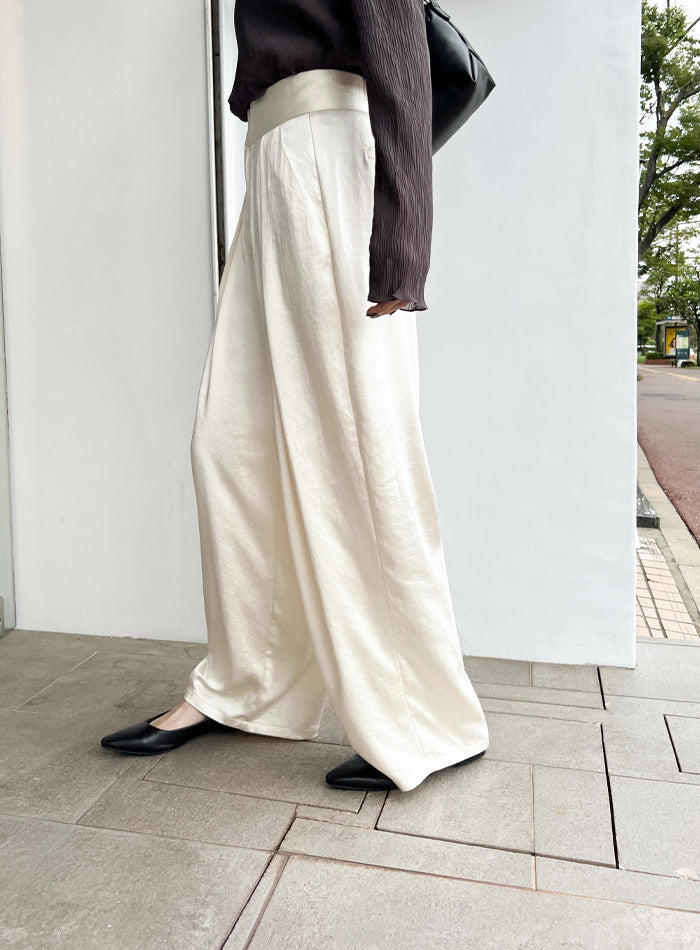 サテンディープタックワイドパンツ