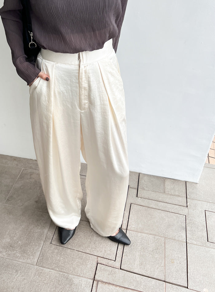 サテンディープタックワイドパンツ