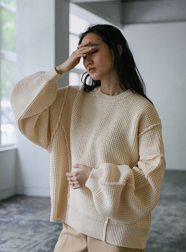 オーバーボリュームスリーブニット