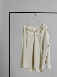 【Et】Tuck Ribbon Key Neck Blouse