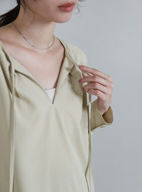 【Et】Tuck Ribbon Key Neck Blouse