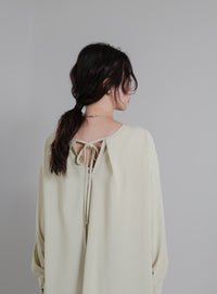 【Et】Tuck Ribbon Key Neck Blouse