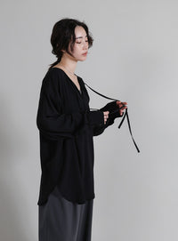 【Et】Tuck Ribbon Key Neck Blouse