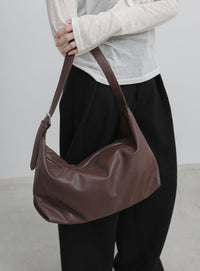 ソフトクレセントショルダーバッグ