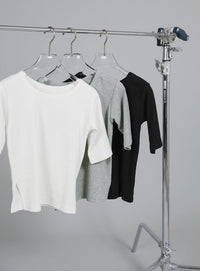 【Et】side-slit ribbed T-shirt