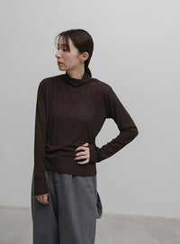 シンプルハイネックロンＴ