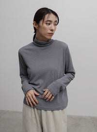 シンプルハイネックロンＴ