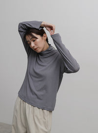 シンプルハイネックロンＴ