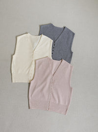コンパクトVネックニットベスト