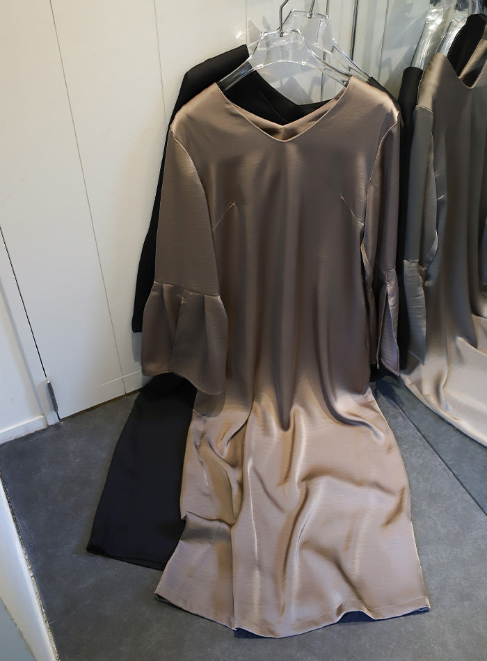 【オケージョン/結婚式】スリットスリーブVネックワンピース