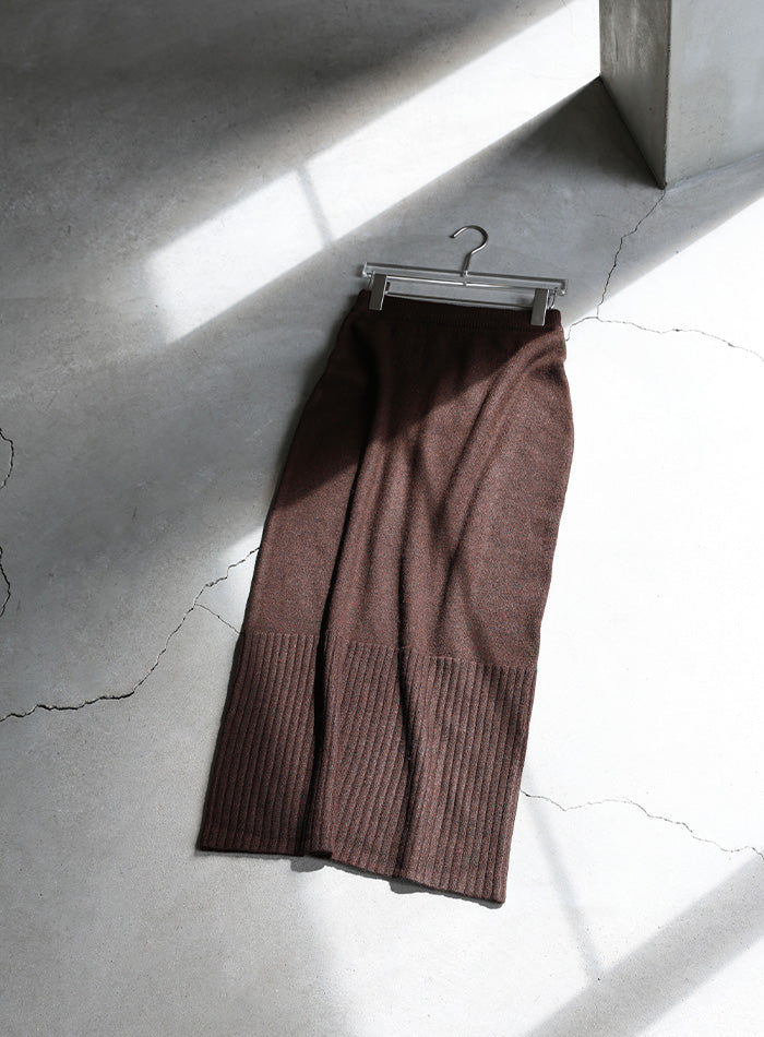 ヘムリブニットIラインスカート