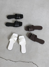 スクエアトゥリングフラットトングサンダル