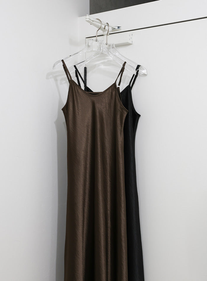 サテンフレアキャミワンピース