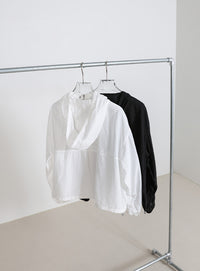 スタンドネックシアーフーディー